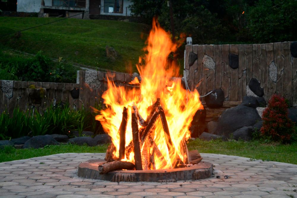 Duże ognisko ogrodowe