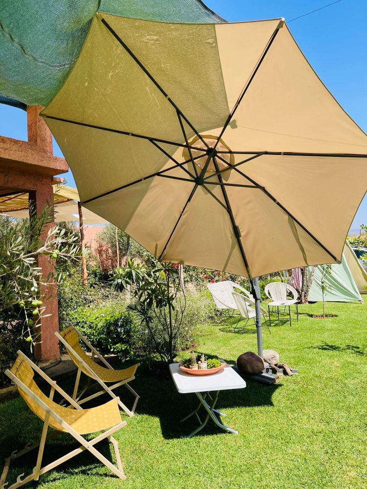 Duży parasol do ogrodu