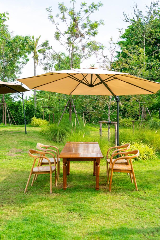 Duży parasol ogrodowy