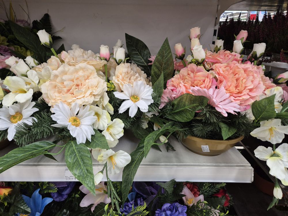 Sztuczne kwiaty na cmentarz gdzie kupić